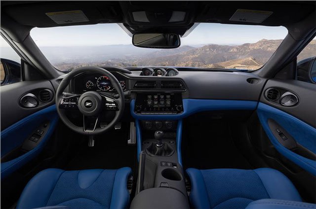 How is the interior of the 2023 Nissan Z