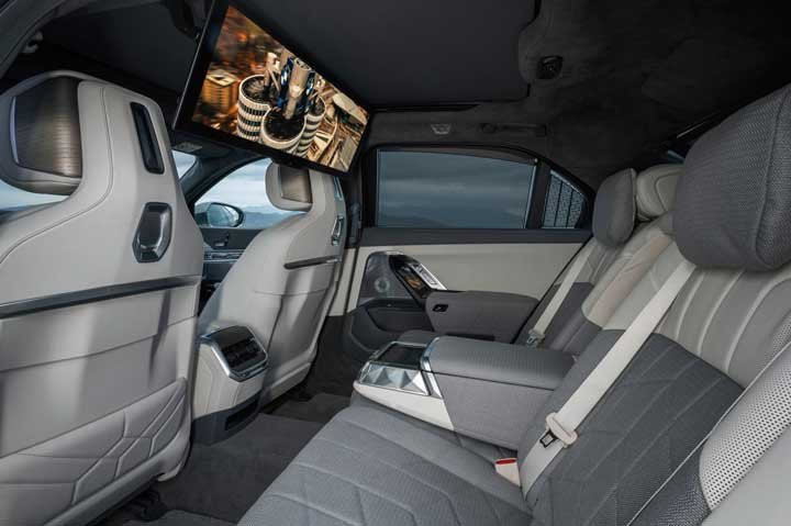 2024 BMW i7 interior